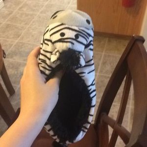 NEVER BEEN WORN SLIPPERS